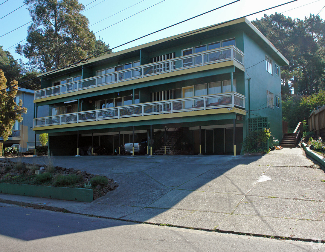 Building Photo - 25 Roque Moraes Ct