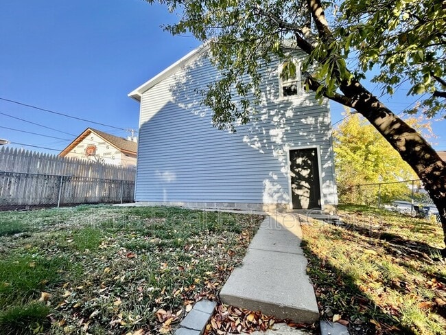 Building Photo - 1776 E Brookside Ave