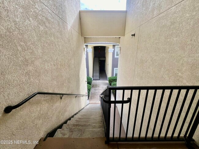 Foto del edificio - 7920 Merrill Rd