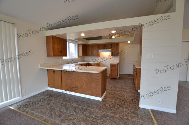 Building Photo - 217 Old Elm Rd