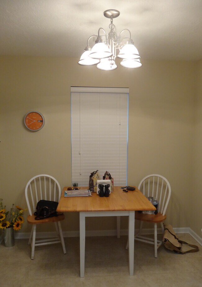Cute eat-in kitchen - 1147 Bison Way