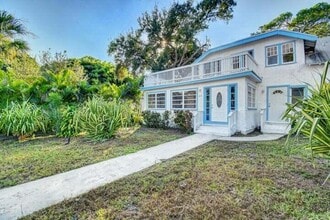 Building Photo - 313 S Lakeside Dr