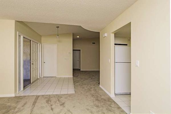 Building Photo - 2212 Viscaya Pky