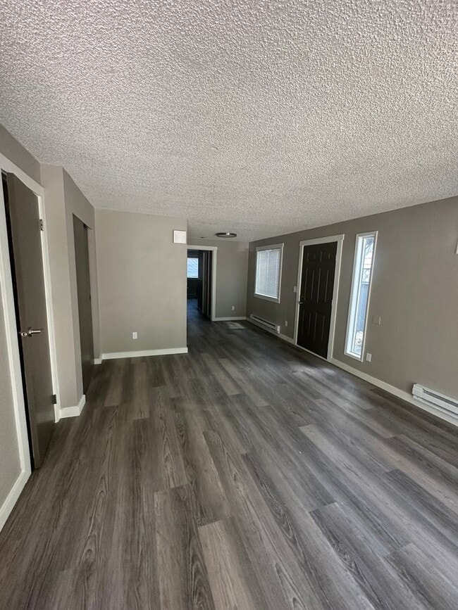 Building Photo - Downtown Renton ground floor gated condo for rent. Newly remodeled.