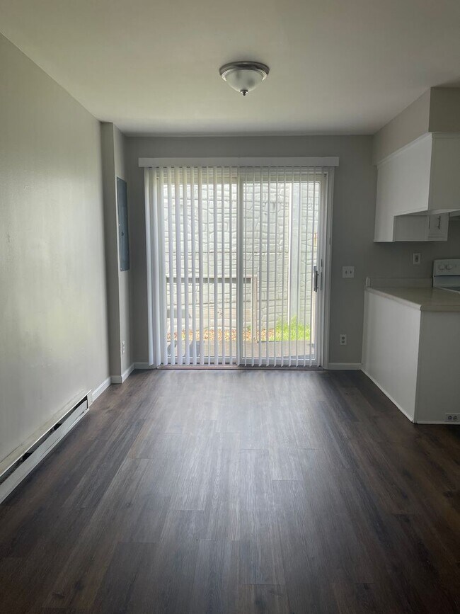 Foto del edificio - Welcome to this beautifully renovated 2-be...