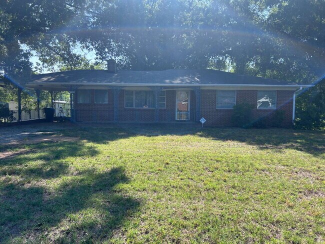 Foto del edificio - "Charming 3-Bedroom Retreat with Spacious Living in Colfax!"