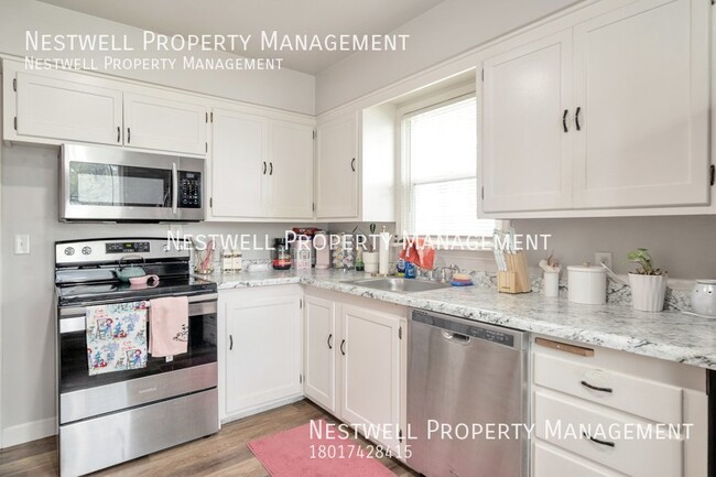 Building Photo - Fantastic 4-bed Multiplex in South Salt Lake