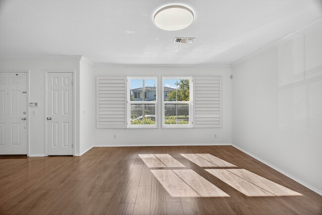 Building Photo - 1757 E Flora St