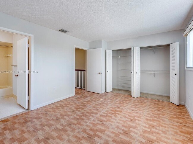 Building Photo - 1351 NW 124th Ave