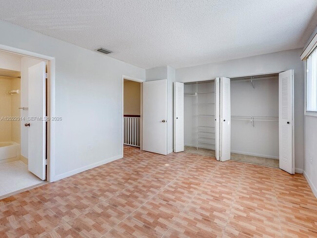 Foto del edificio - 1351 NW 124th Ave