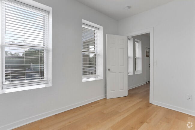 Building Photo - Oasis on Linwood