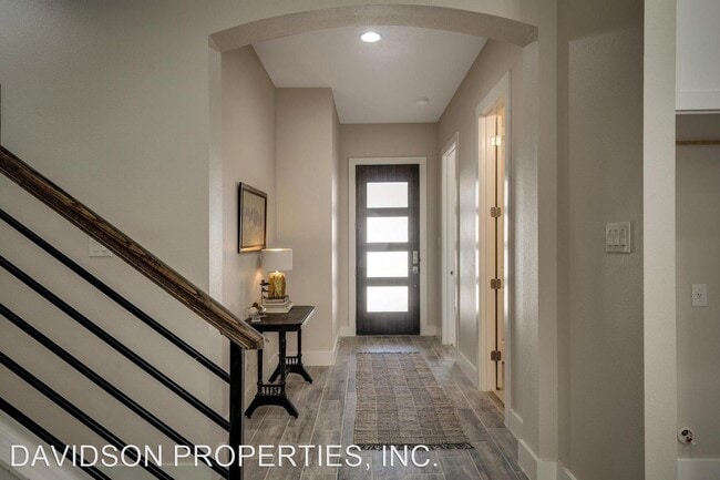 Building Photo - 4 br, 3.5 bath House - 11158 Vance Jackson #3