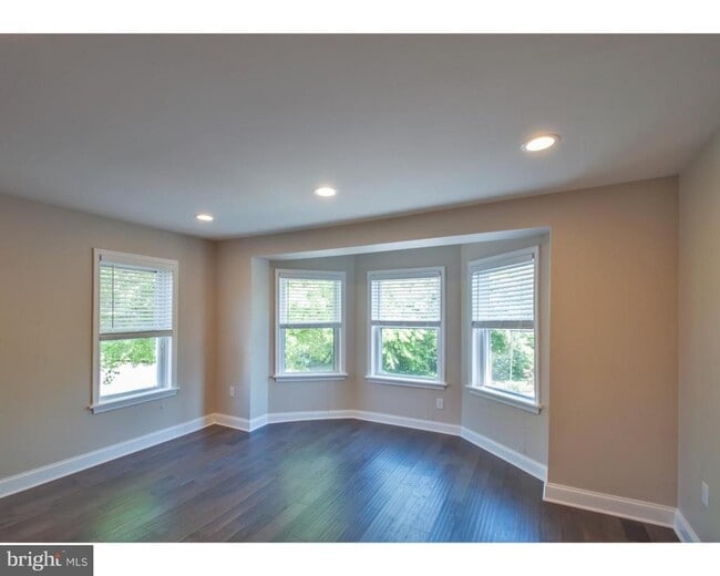 Building Photo - 350 Railroad Ave