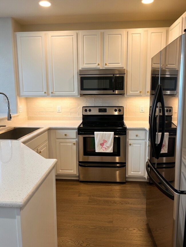 Building Photo - 8165 Pacific Beach Dr