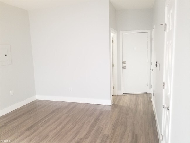 Building Photo - Studio, 1 bath  - 511 S Rampart Blvd