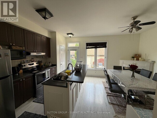 Building Photo - 226 Glenashton Dr