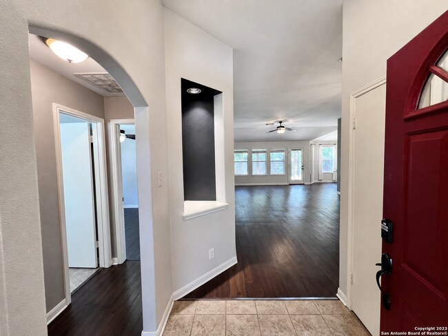 Foto del edificio - Charming 3-Bed Home Near Medical Center w/ Private Greenbelt Backyard!