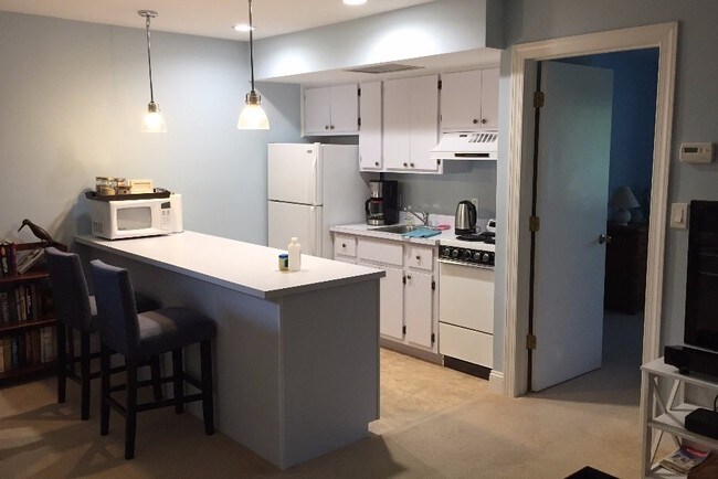 Kitchen - 6 Bobolink Ct
