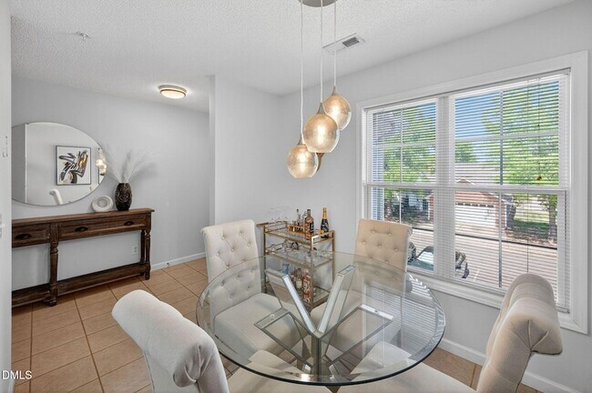 Foto del edificio - 2400 Huntscroft Ln
