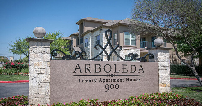 Foto del edificio - Arboleda Apartment Homes