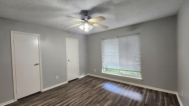 Building Photo - 2120 El Paseo St