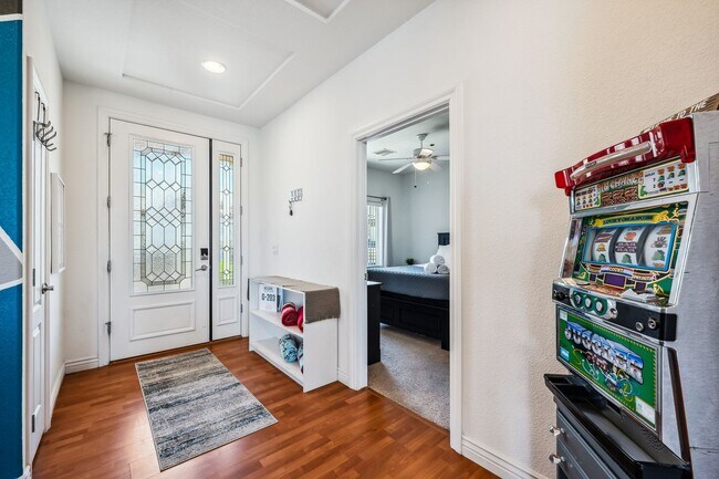 Foto del edificio - 3 BR + Bonus, Fully furnished, Includes Ut...