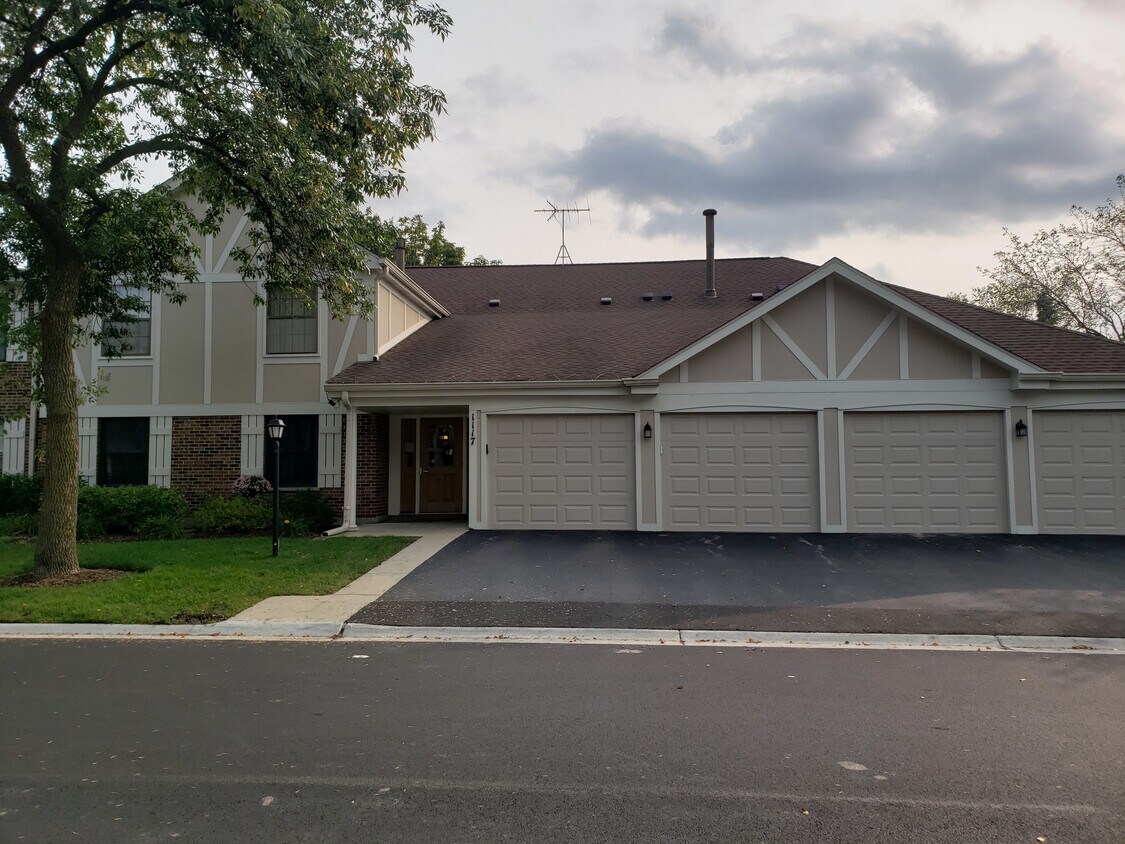 1117 Scanlon Dr, Wheeling, IL 60090 Townhome Rentals in Wheeling IL