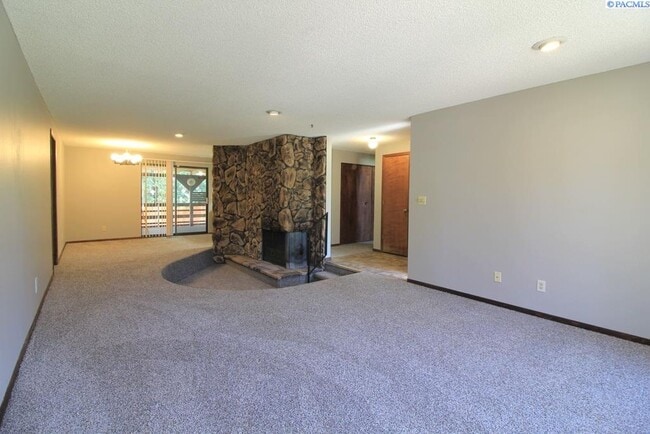 Building Photo - Kennewick 3 Bed/2 Bath Rambler + Bonus Room
