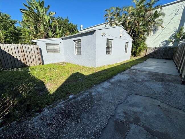 Building Photo - 2105 Monroe St