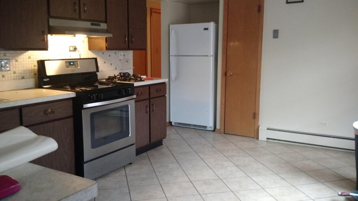 Primary Photo - 5240 N Oakview St