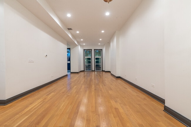 Building Photo - 28 N Throop St