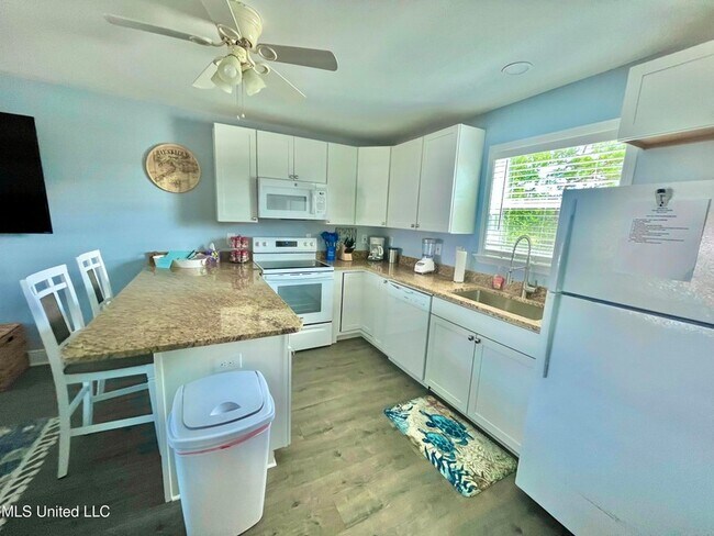 Foto del edificio - 4024 Blue Jay St