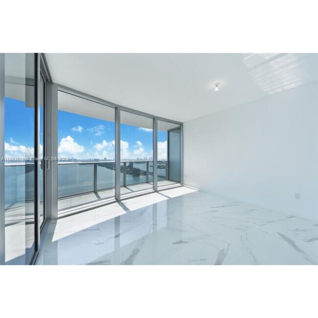 Foto del edificio - 488 NE 18th St