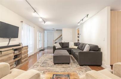 Foto del edificio - 410 Westview Ct