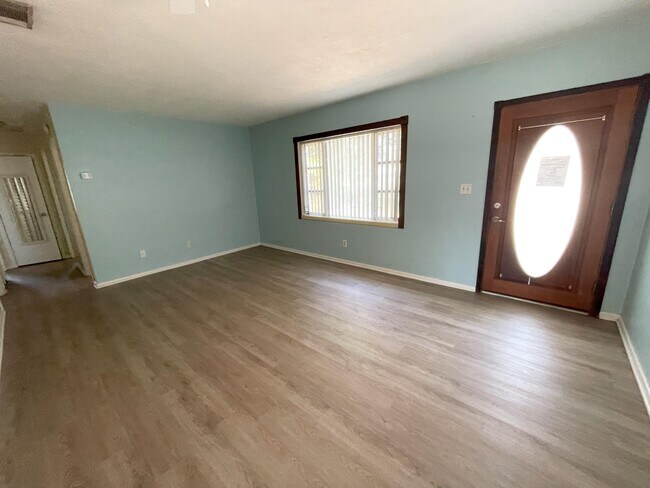 Building Photo - 114 Orchid Blvd