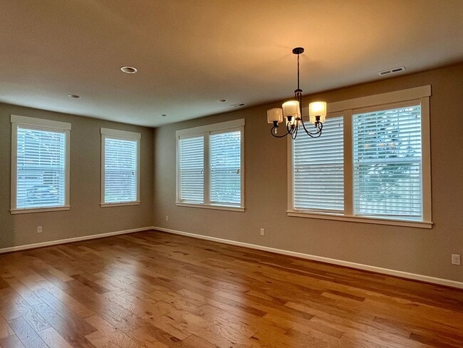 Building Photo - Spacious 4-Bedroom Home for Rent in Sammamish