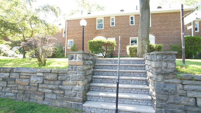 Building Photo - 4605 Henry Hudson Pkwy W