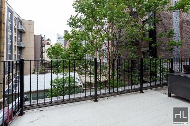 Foto del edificio - 10TH AVE.