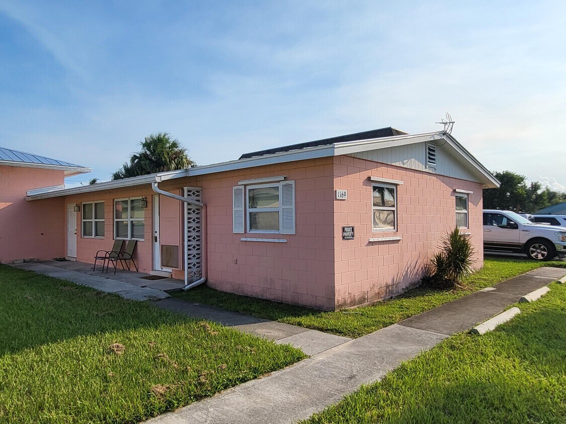 Primary Photo - 1169 Seaway Dr