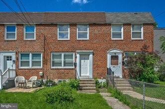 Building Photo - 539 E Basin St
