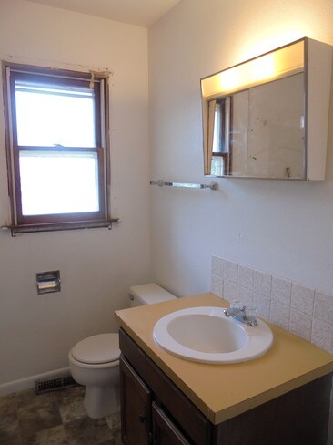 Building Photo - 532 Elm St