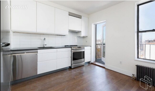 Building Photo - 144 4th Ave