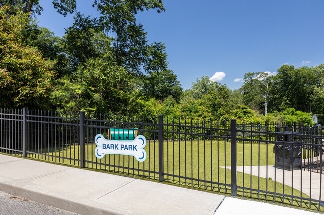 Building Photo - Merion Stratford Apartment Homes