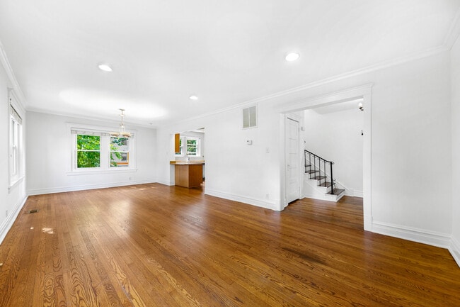 Building Photo - 419 N Oak Park Ave