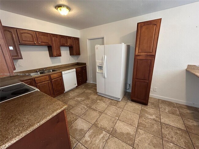Foto del edificio - 6200 NW 16th St