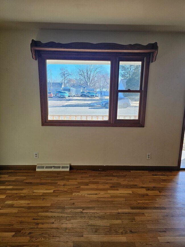 Foto del edificio - 909 Cale Ave