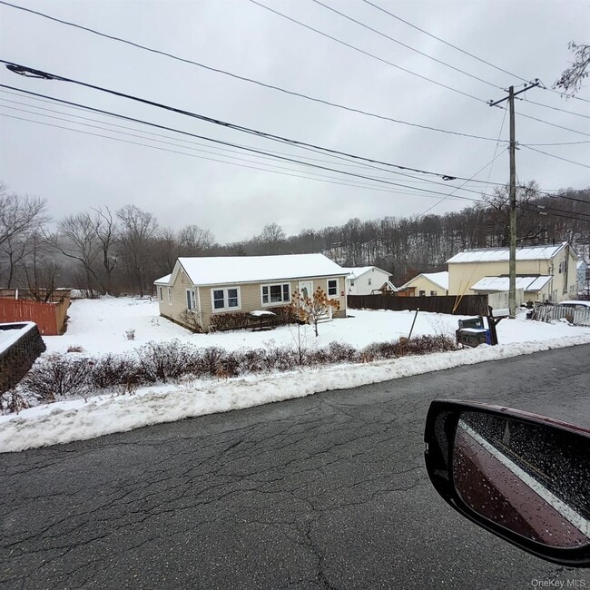 Building Photo - 8 Orchard Lake Dr