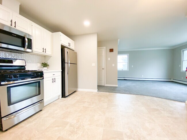 Open concept living - 40 Summit Ave