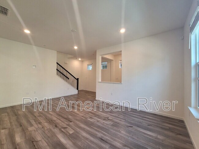 Building Photo - 6025 Dragon Hawk Pl