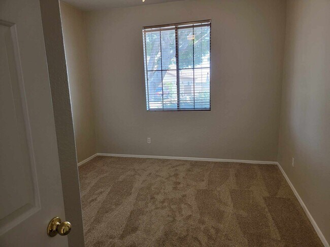 Building Photo - 6828 W Avenida del Rey